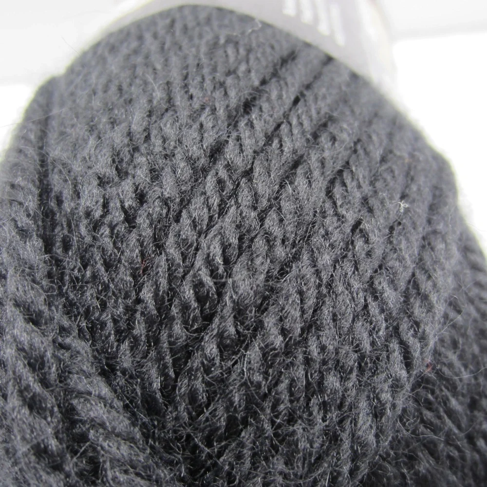 Lion‎ Brand yarn , wool-ease chucky black ,wool/acrylic blened;bulk weight